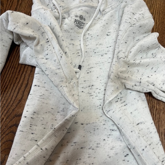 ❤️3/$20❤️ Medium hoodie - Picture 4 of 4